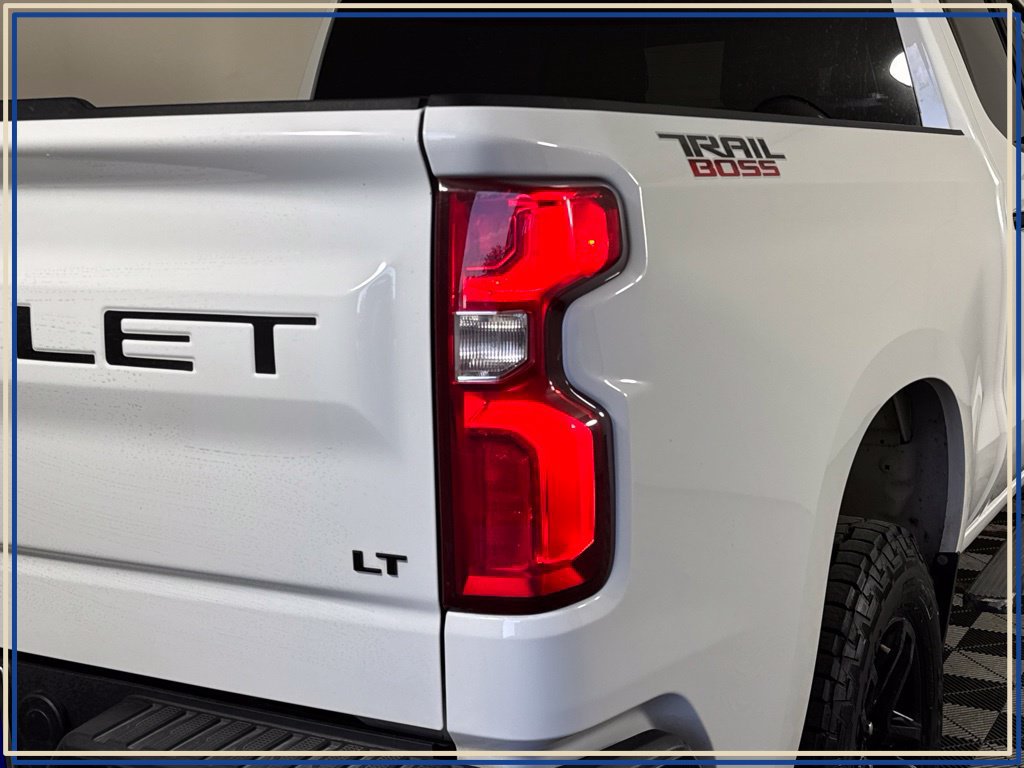 Used 2021 Chevrolet Silverado 1500 LT Trail Boss w/ LPO, Dark Essentials Package AWD/4WD image 9