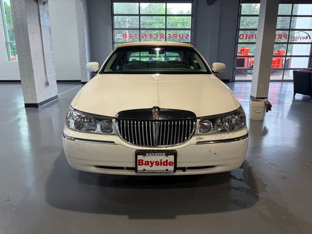 Used 2000 Lincoln Town Car Executive RWD image 4