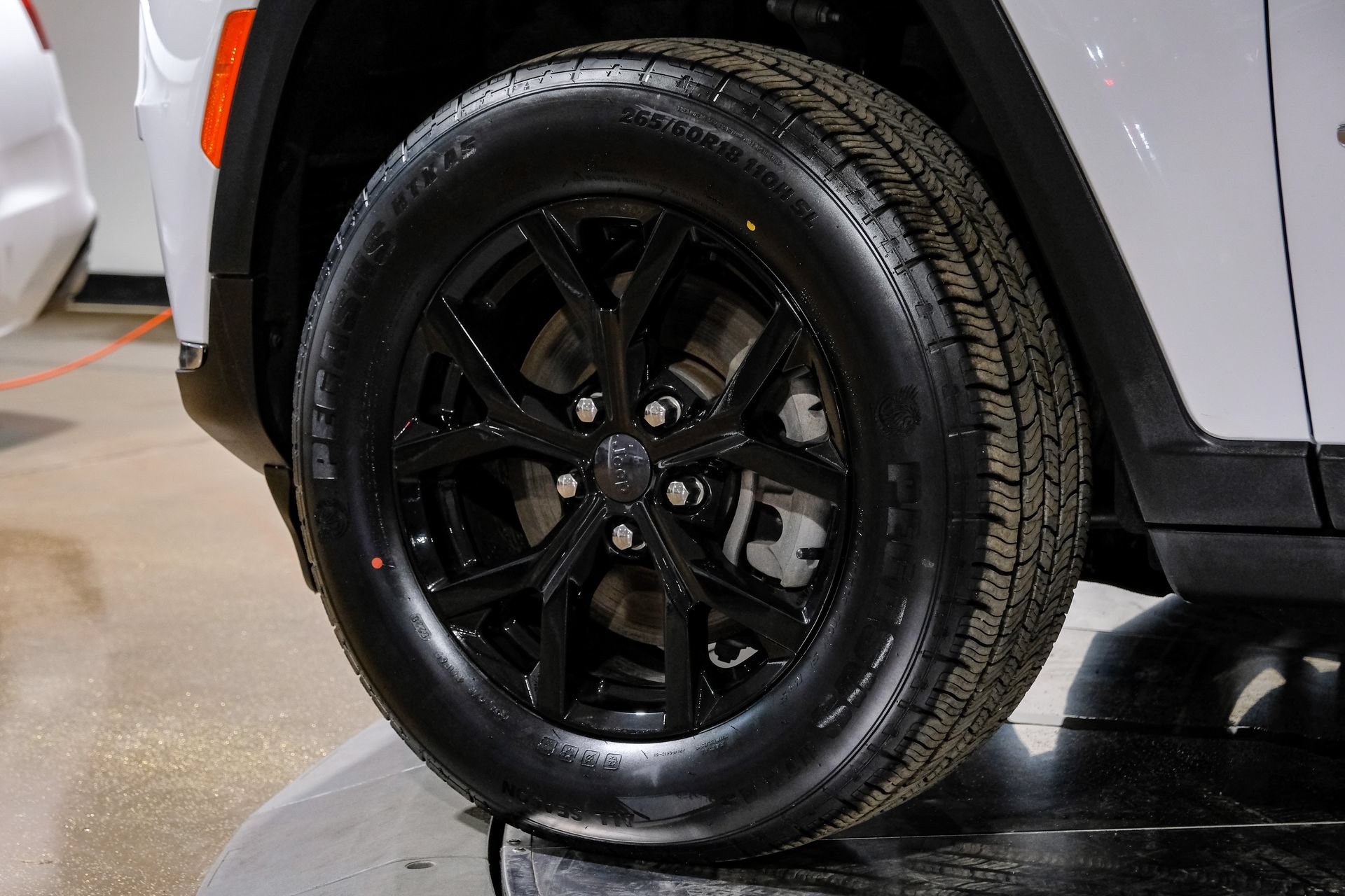 Used 2023 Jeep Grand Cherokee L Limited AWD/4WD image 61