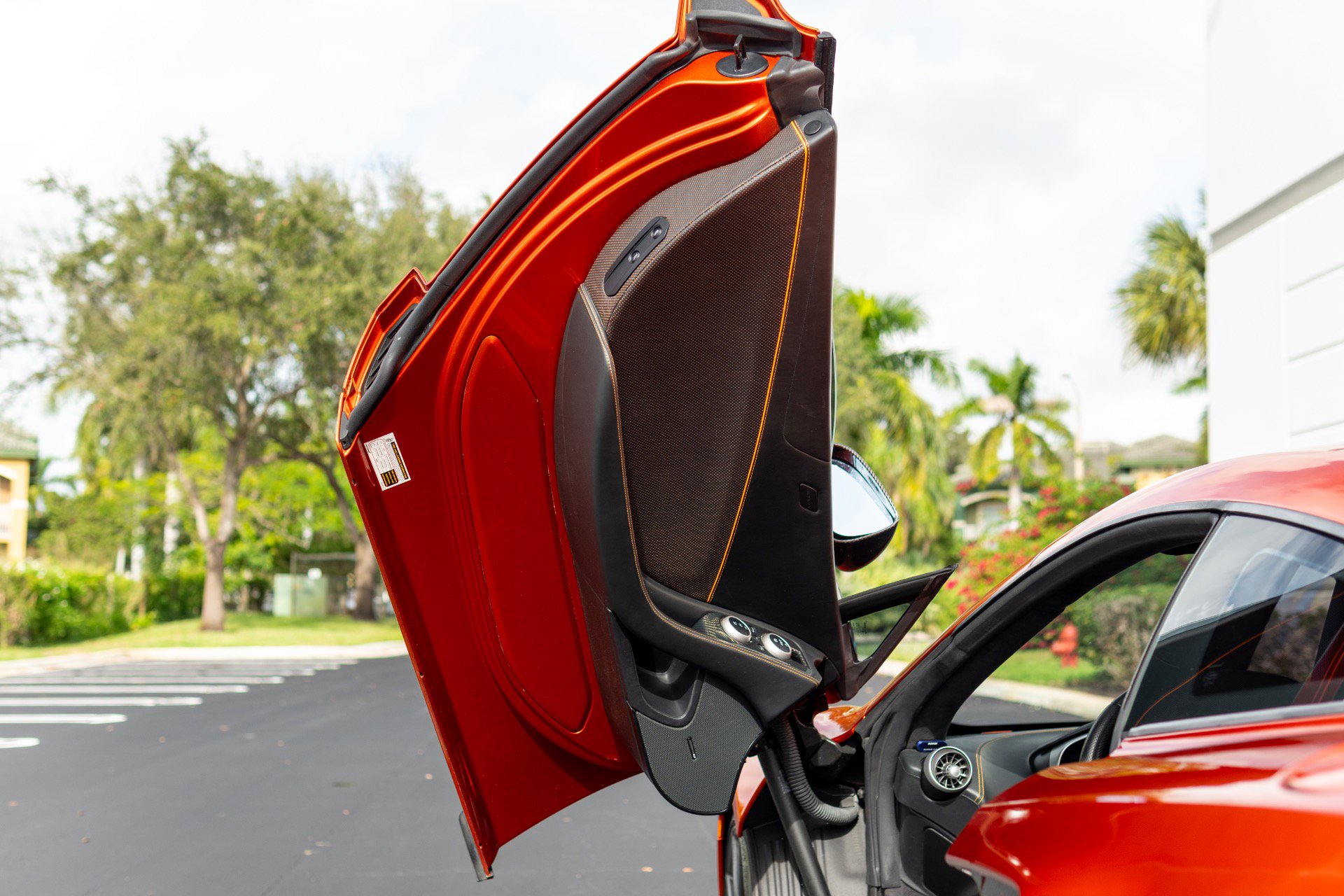 Used 2013 McLaren MP4-12C image 29