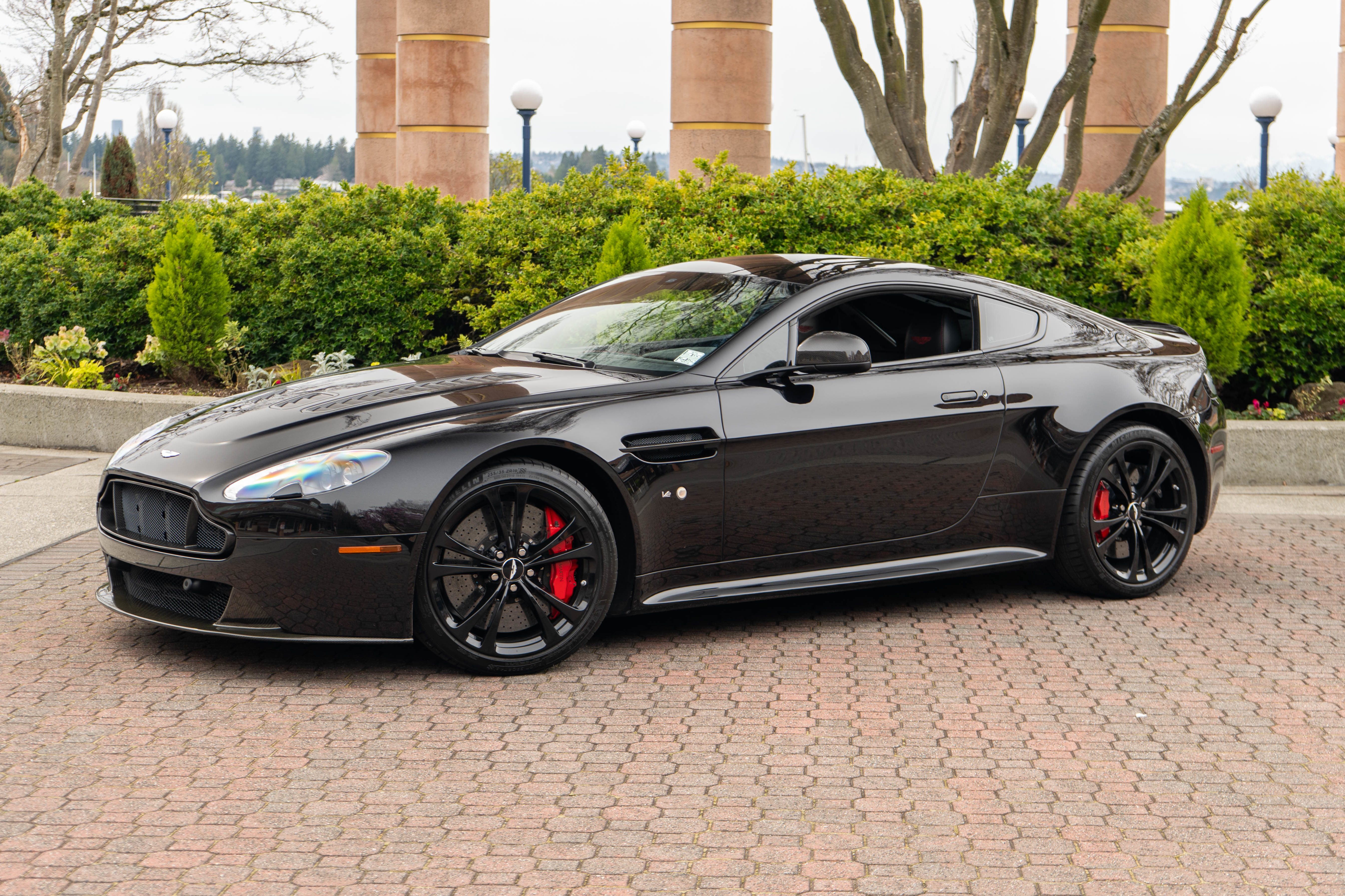 Used 2015 Aston Martin V12 Vantage S image 35