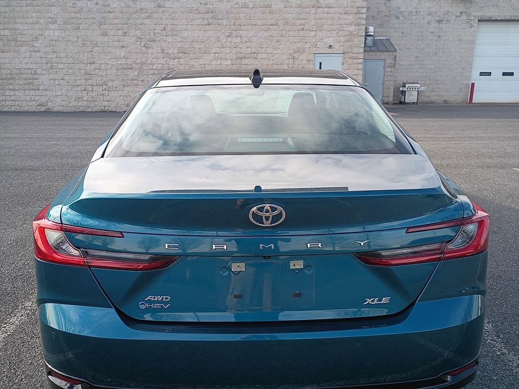 Used 2025 Toyota Camry XLE w/ Premium Plus Package AWD/4WD image 4