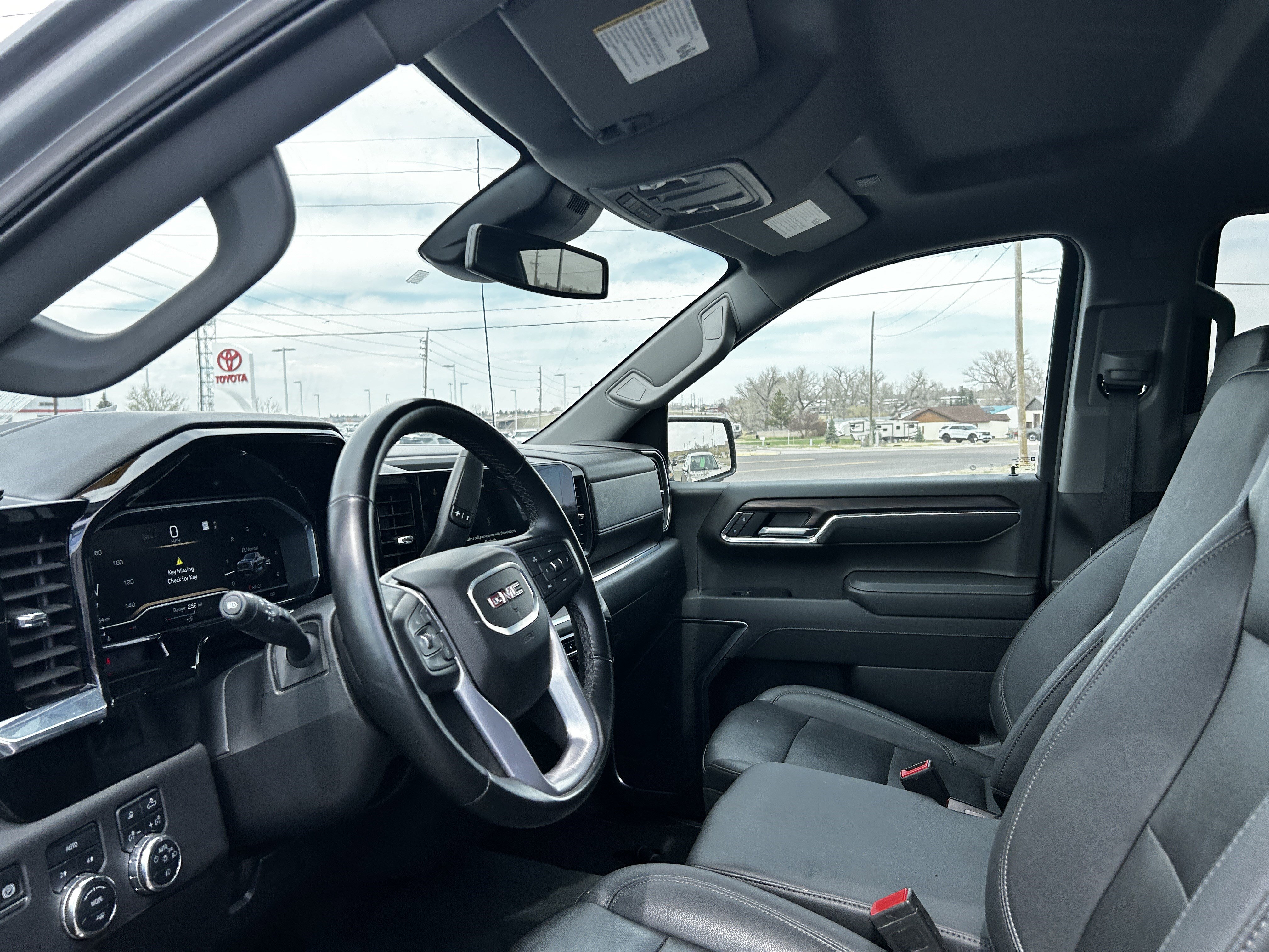 Used 2025 GMC Sierra 1500 SLT image 10