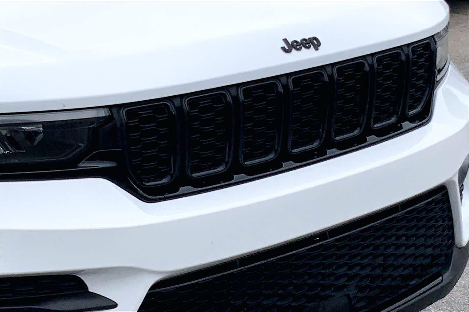 Used 2022 Jeep Grand Cherokee Altitude AWD/4WD image 41