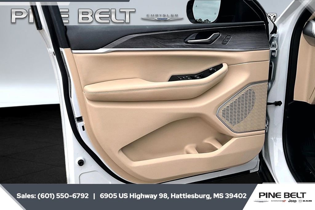 Used 2022 Jeep Grand Cherokee L Limited w/ Trailer Tow Group (B) image 17