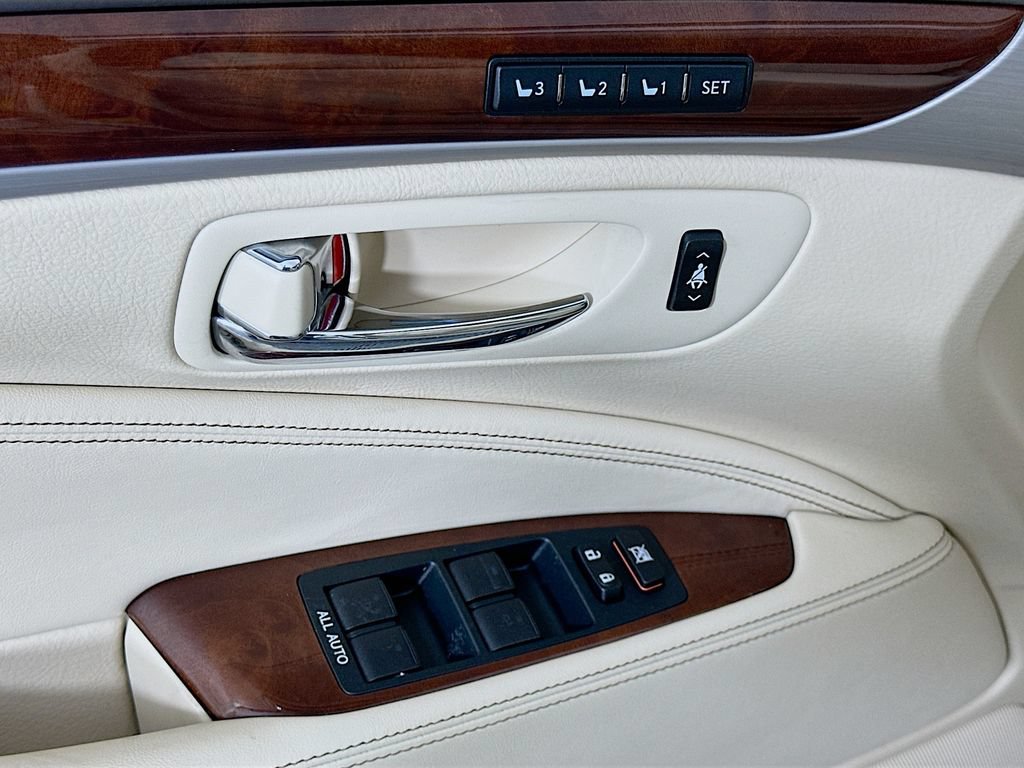 Used 2013 Lexus LS 460 w/ Comfort Pkg RWD image 18