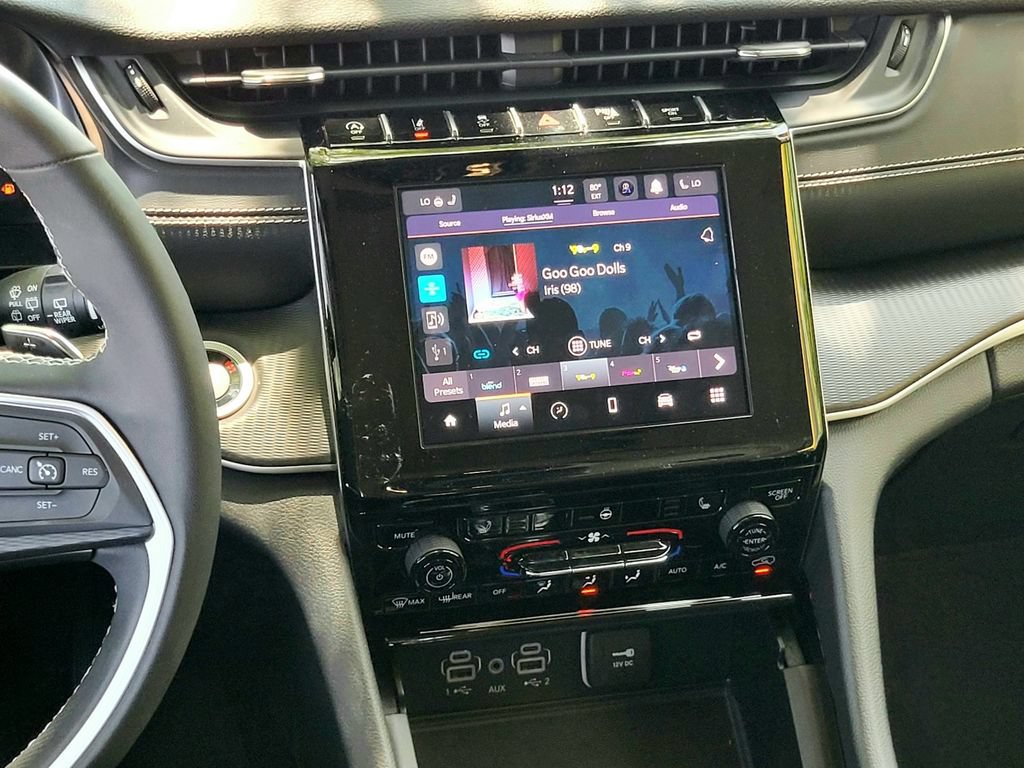 Used 2023 Jeep Grand Cherokee Laredo w/ Luxury Tech Group I AWD/4WD image 14