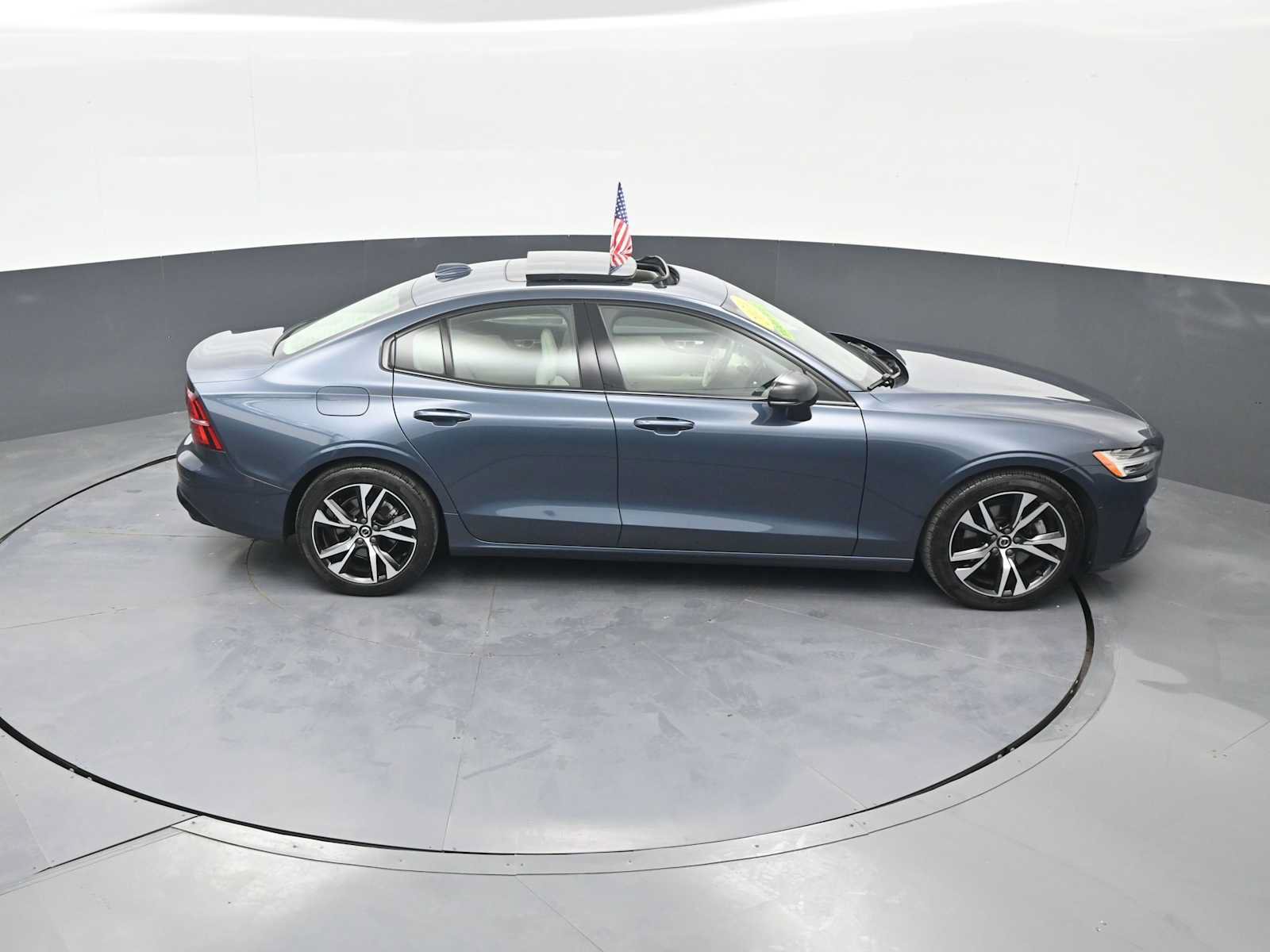Used 2024 Volvo S60 B5 Plus AWD/4WD image 36