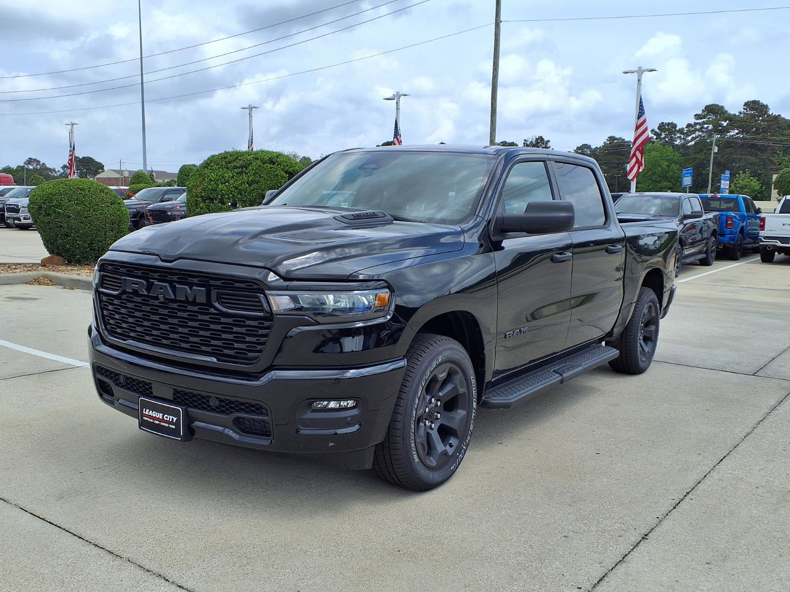 New 2026 RAM 1500 Express AWD/4WD image 3