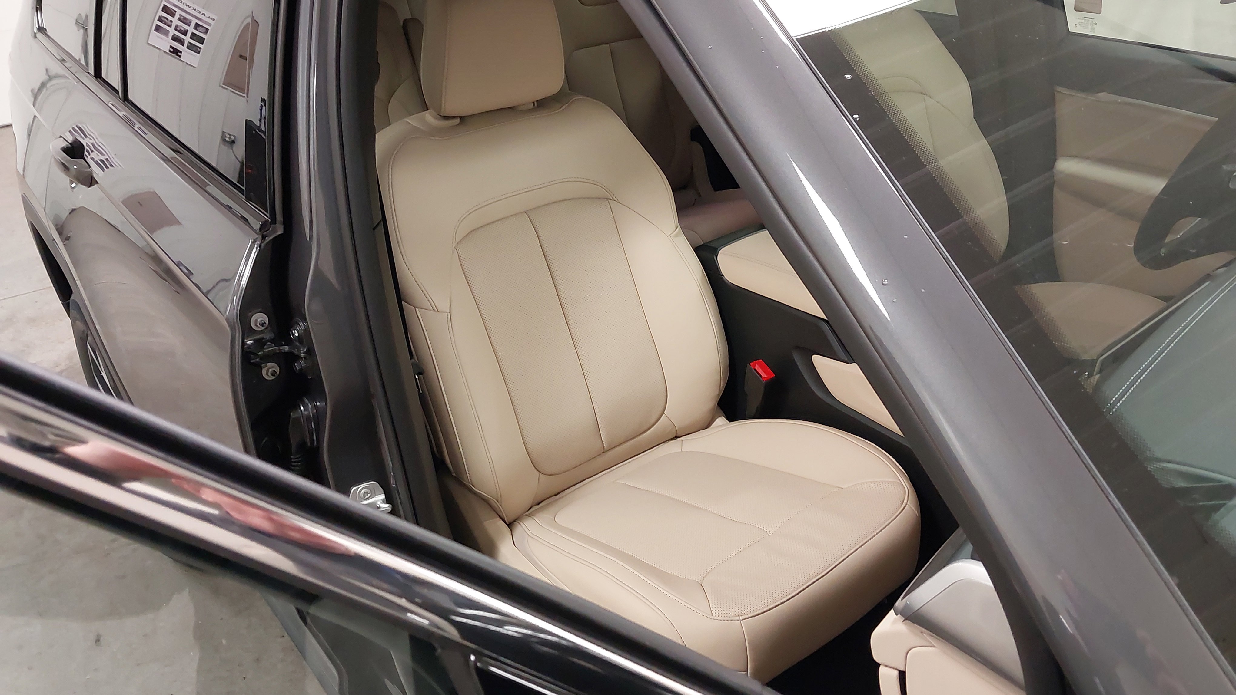 New 2025 Jeep Grand Cherokee L Limited w/ Luxury Tech Group II image 28