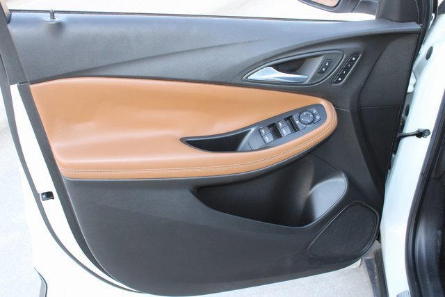 Used 2021 Buick Encore GX Essence image 19