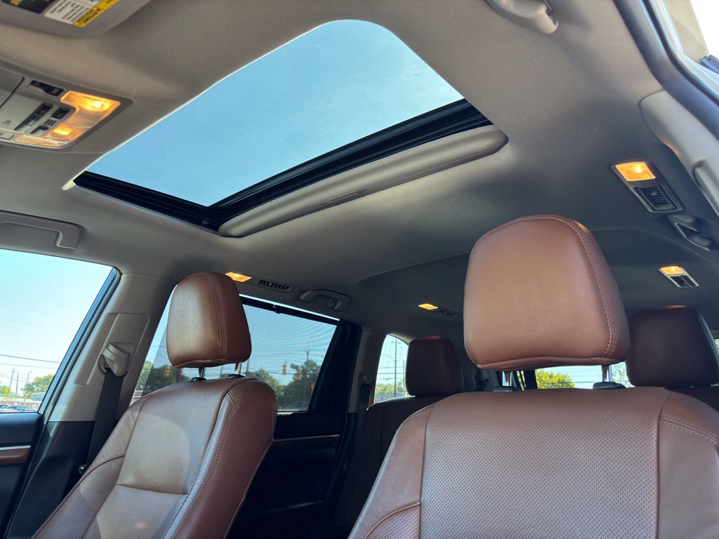 Used 2019 Toyota Highlander Limited FWD image 35
