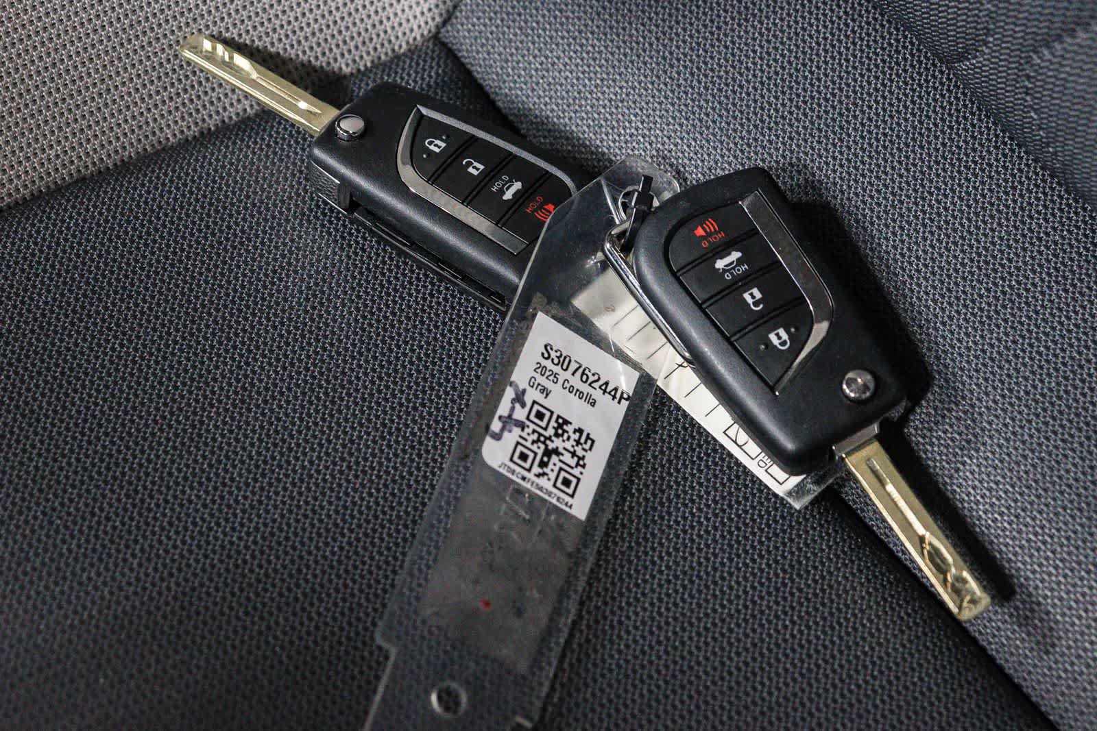 Certified 2025 Toyota Corolla LE FWD image 30