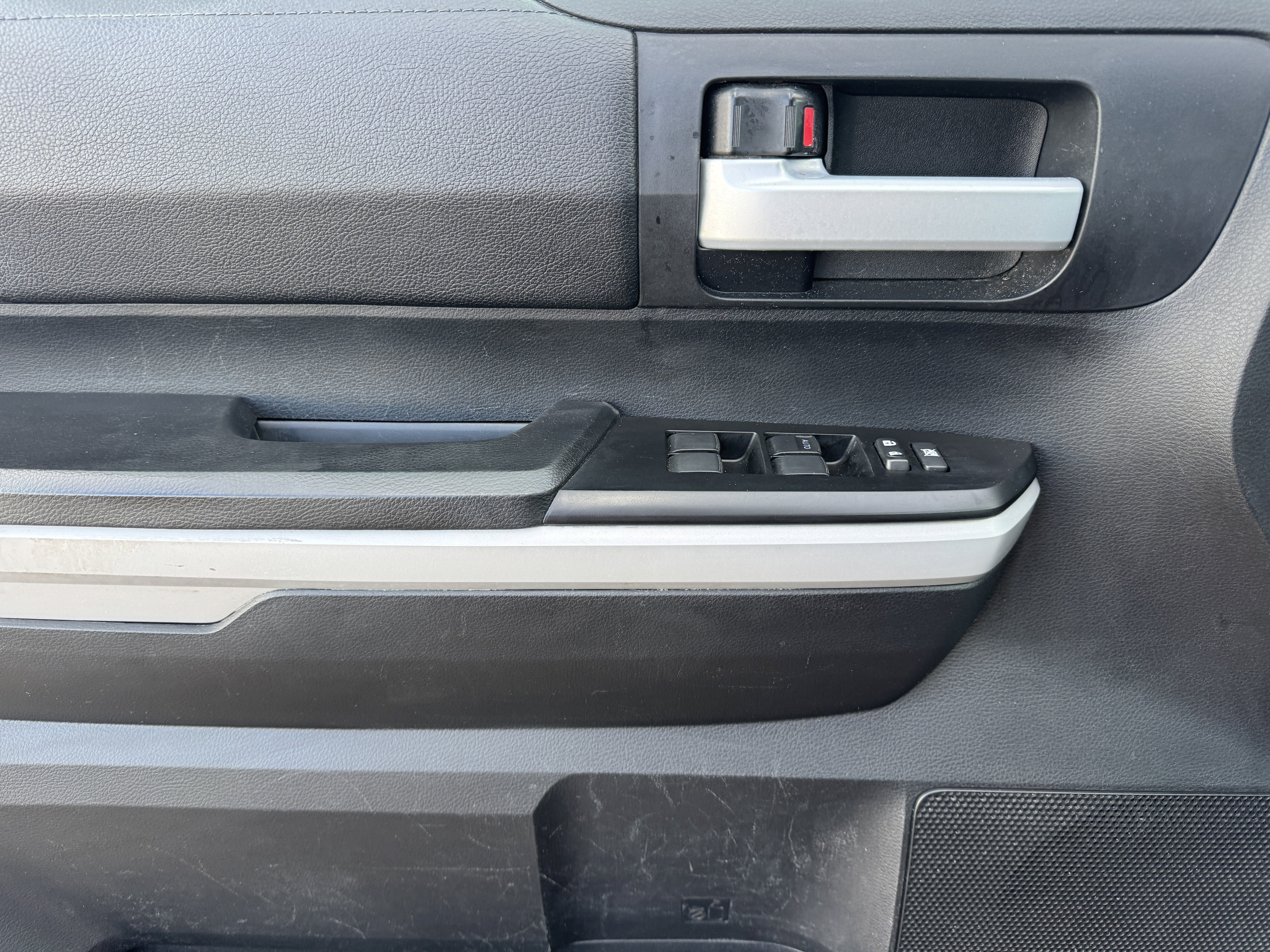 Used 2019 Toyota Tundra SR5 w/ TRD Off Road Package image 9