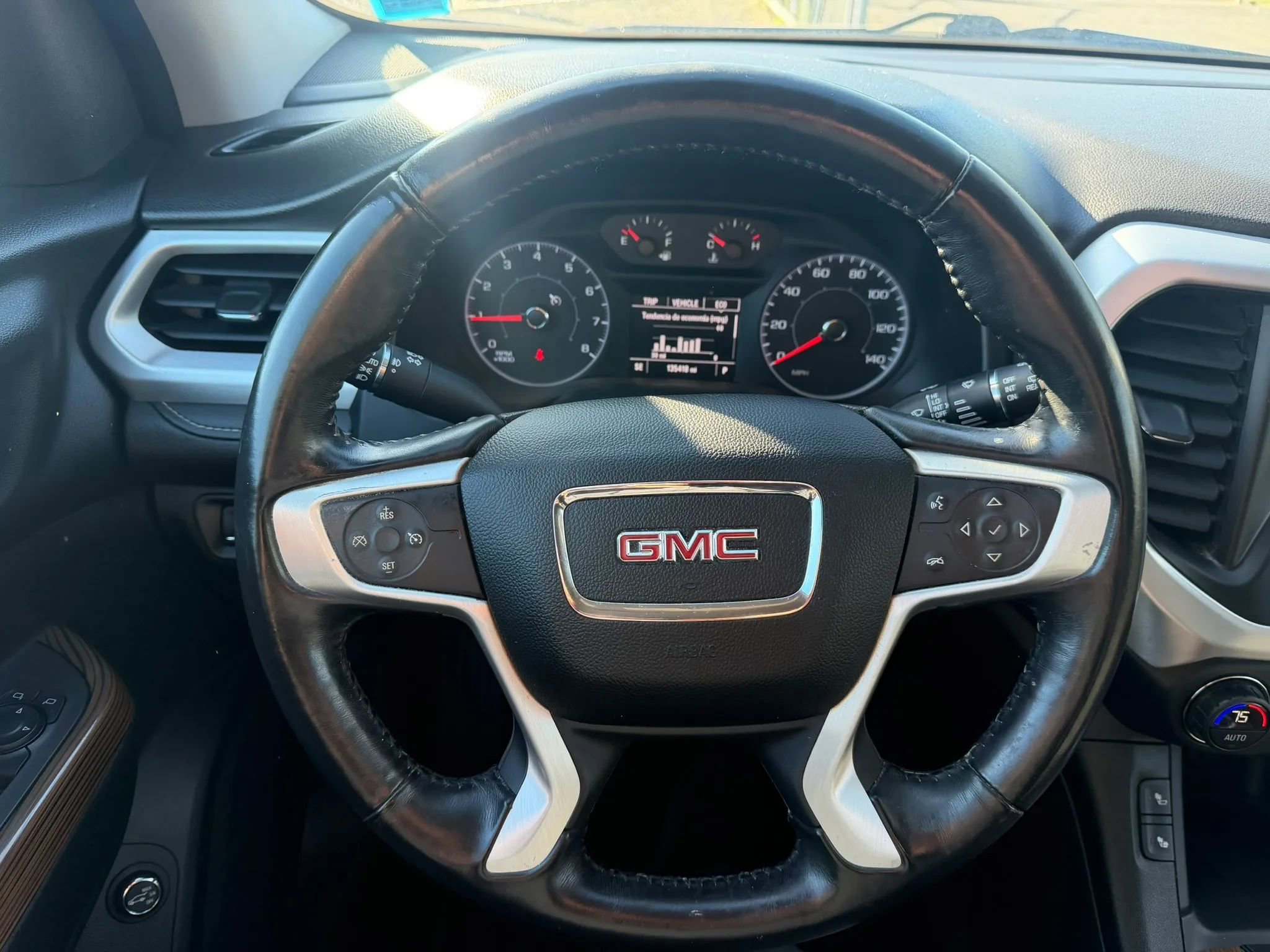 Used 2017 GMC Acadia SLE AWD/4WD image 12