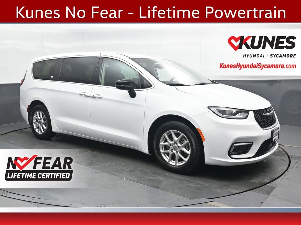 Used 2024 Chrysler Pacifica Touring-L FWD image 1