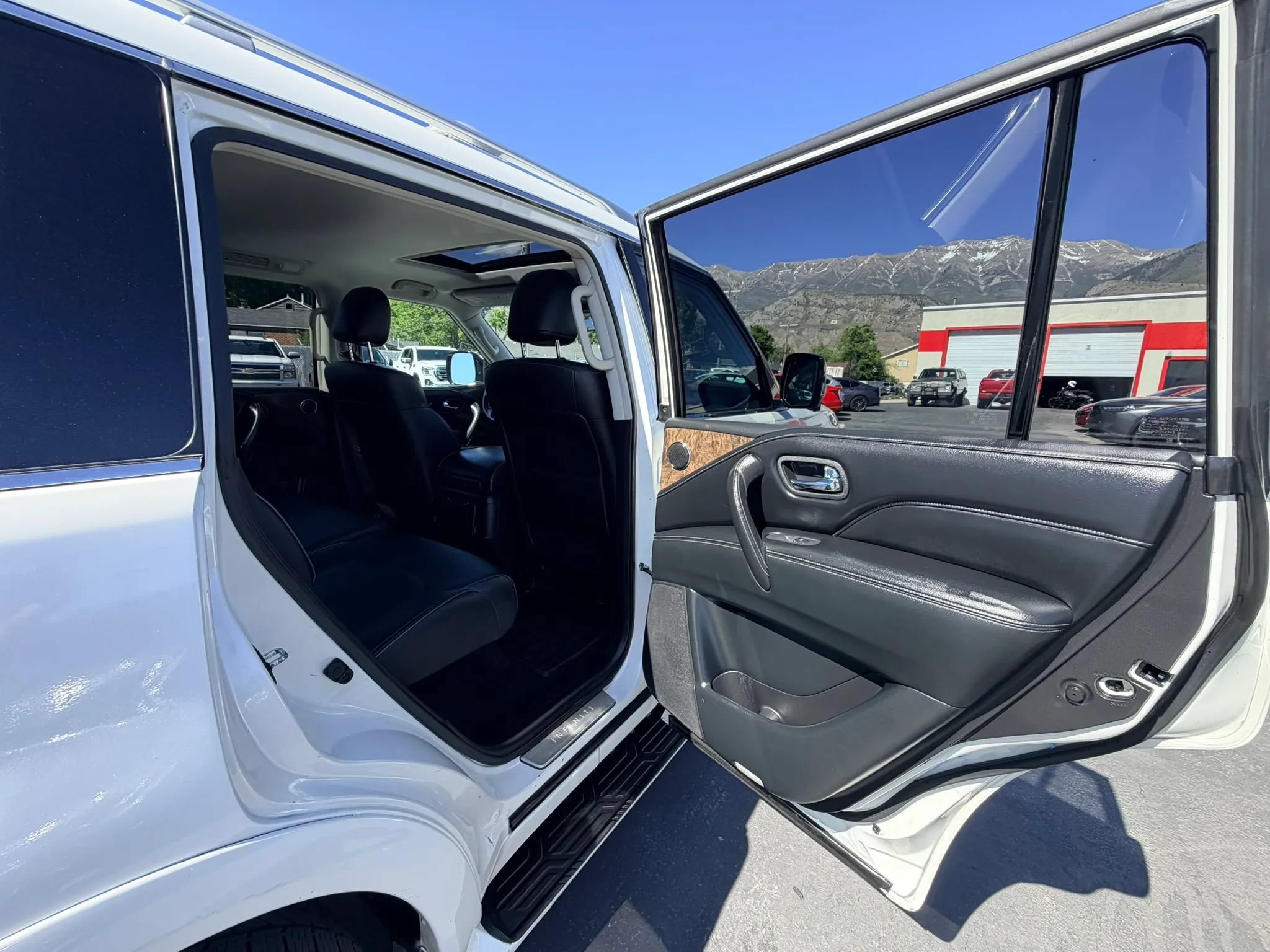 Used 2021 INFINITI QX80 Premium Select w/ All-Season Package AWD/4WD image 23