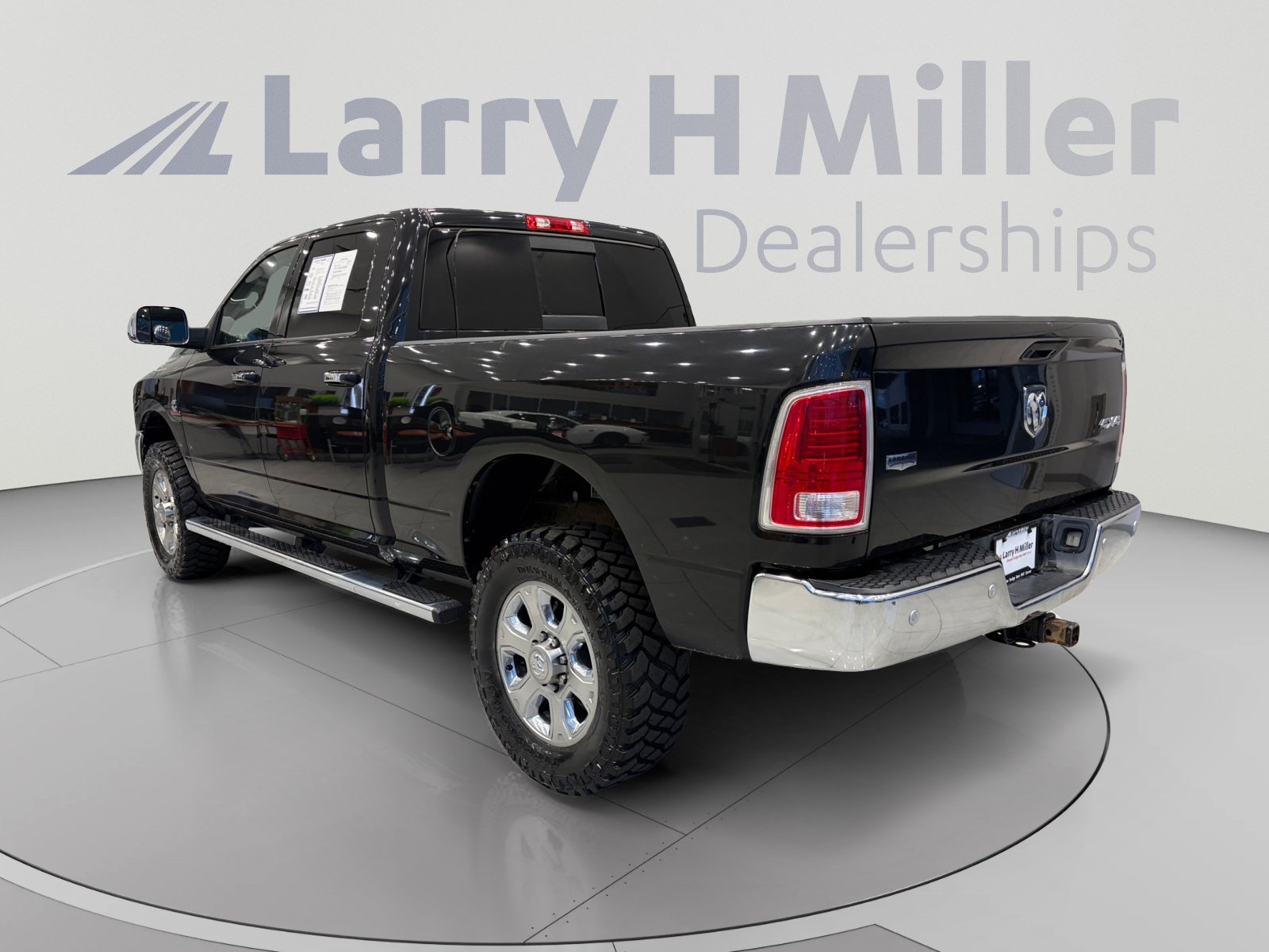 Used 2016 RAM 2500 Laramie w/ Convenience Group AWD/4WD image 3
