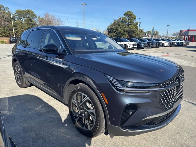 Used 2024 Lincoln Nautilus Premier image 4