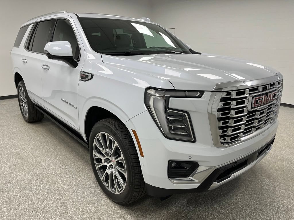 Used 2026 GMC Yukon Denali w/ Sun & Power Step Package AWD/4WD image 2