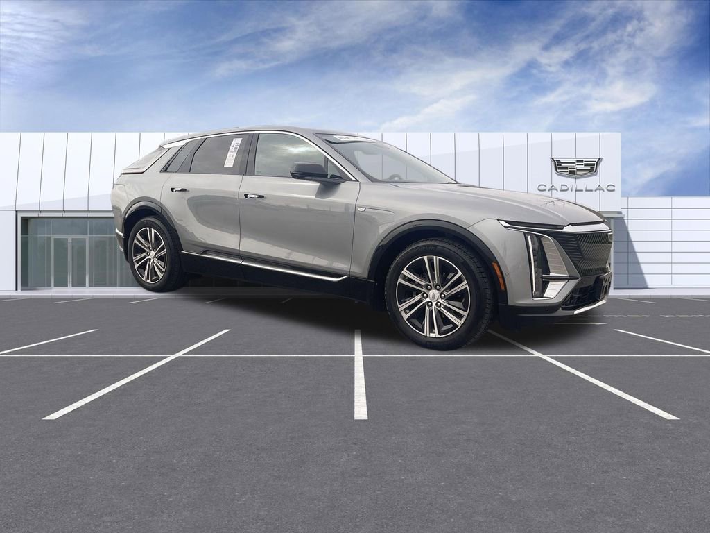 Certified 2024 Cadillac Lyriq Luxury AWD/4WD image 2