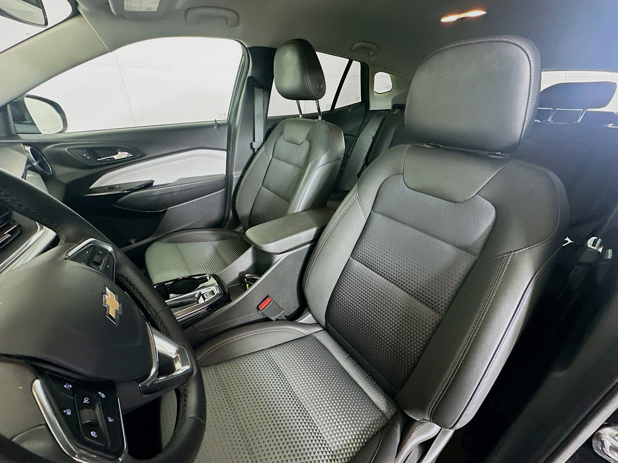 Used 2025 Chevrolet Trax LT w/ LT Convenience Package image 13