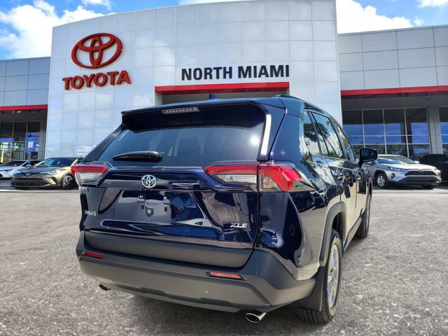 Used 2025 Toyota RAV4 XLE w/ Convenience Package FWD image 4