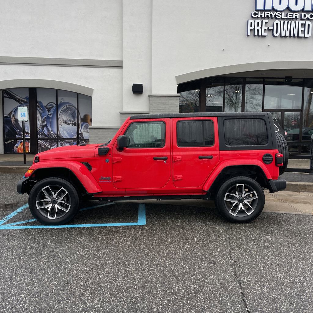Used 2024 Jeep Wrangler Unlimited w/ Convenience Group image 4