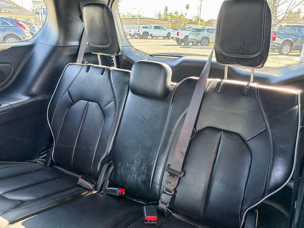 Used 2025 Chrysler Pacifica Premium image 44