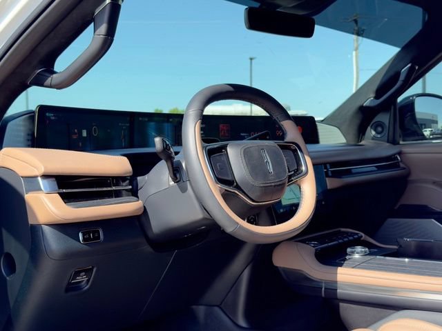 Used 2025 Lincoln Navigator L Black Label AWD/4WD image 18