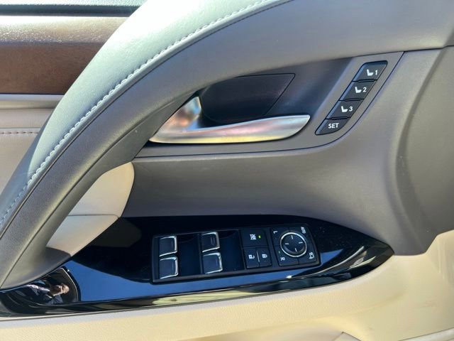 Used 2020 Lexus LX 570 4WD w/ Luxury Package image 14