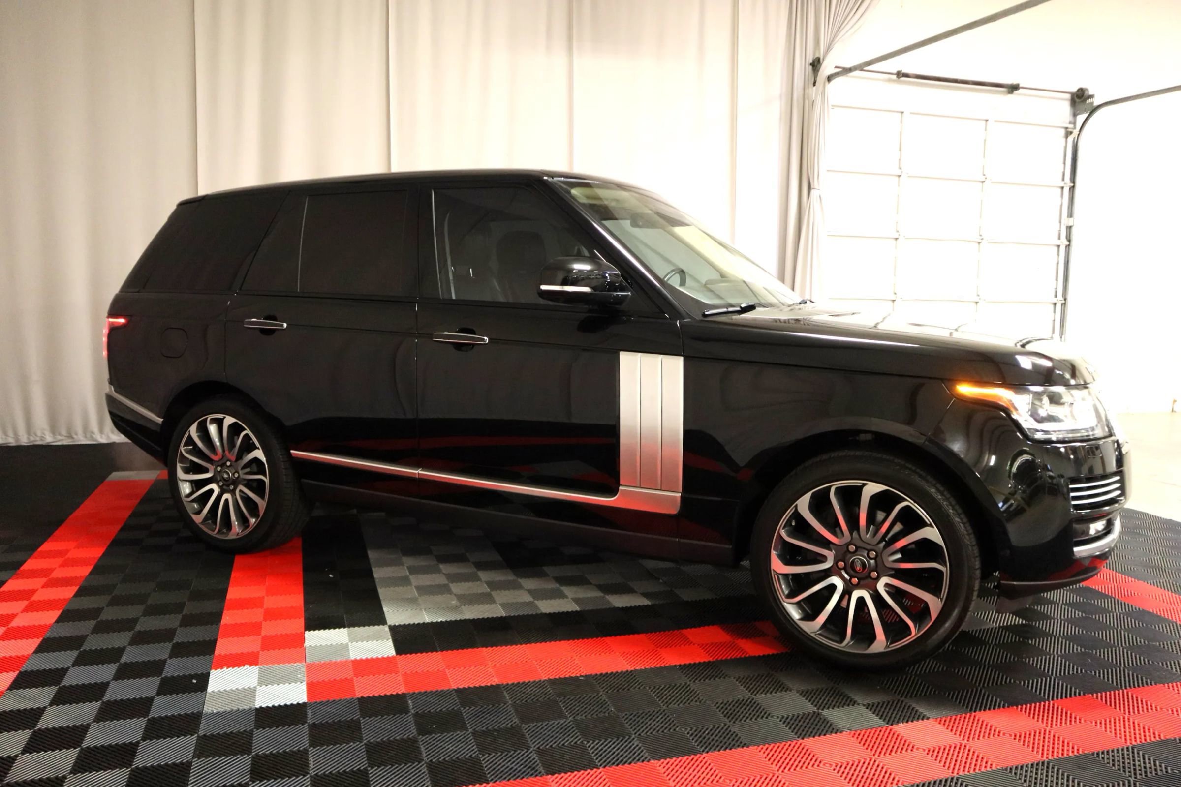 Used 2015 Land Rover Range Rover Autobiography image 5