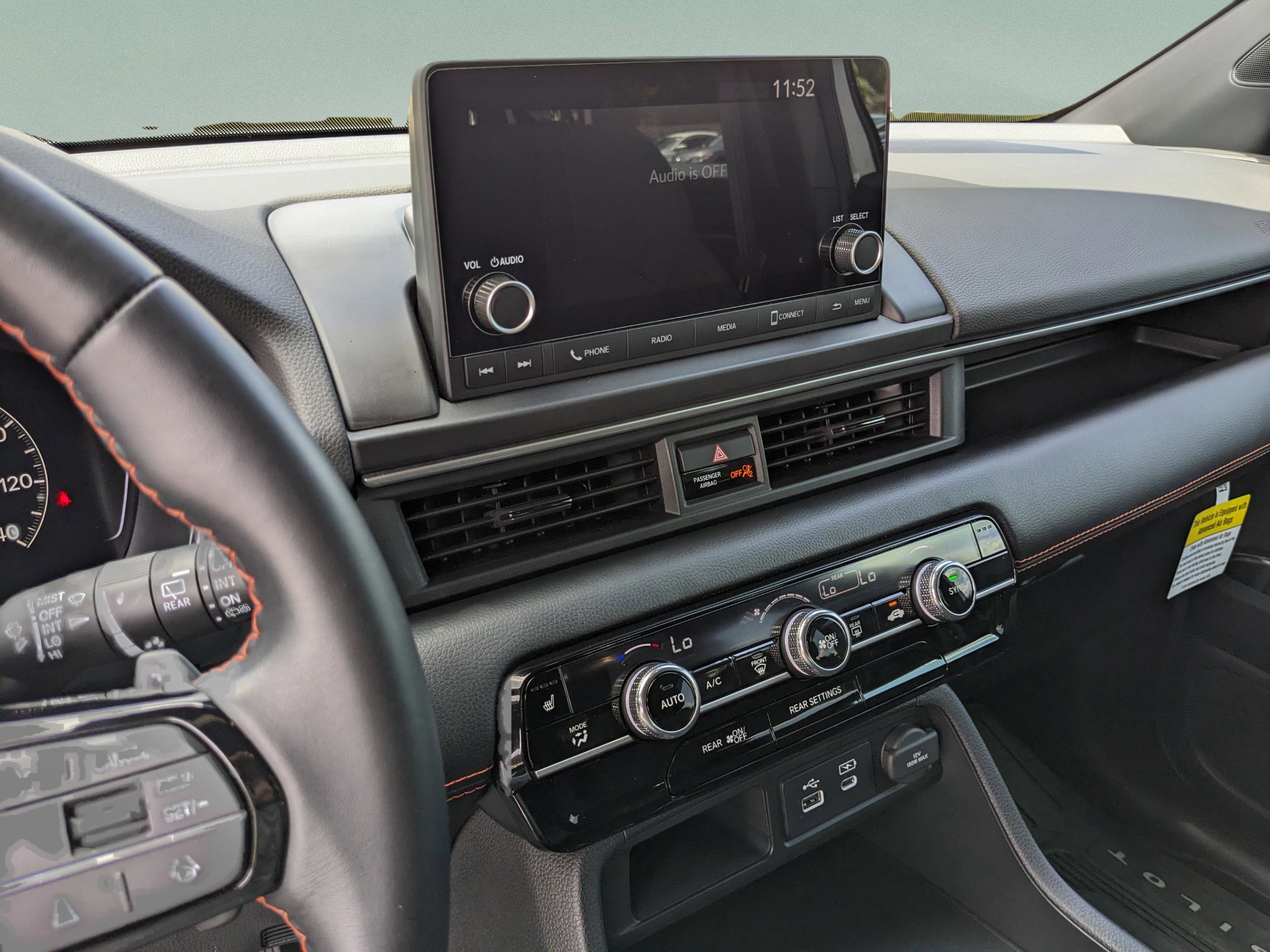 Used 2025 Honda Pilot Sport image 24