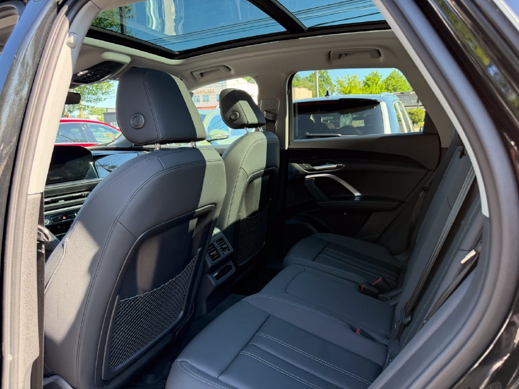 Used 2025 Audi Q5 Premium w/ Convenience Package AWD/4WD image 29