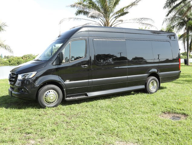 Used 2024 Mercedes-Benz Sprinter 3500 image 2