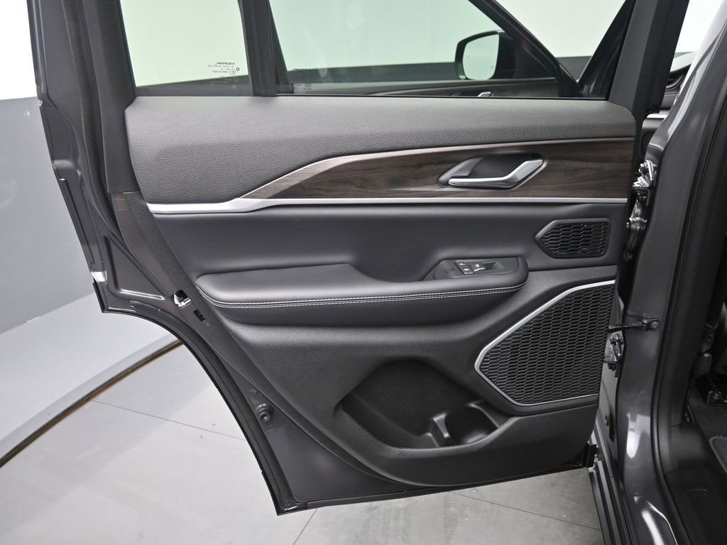 New 2026 Jeep Grand Cherokee Limited image 14