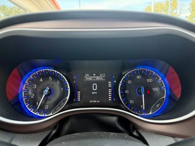 Used 2023 Chrysler Voyager LX image 34