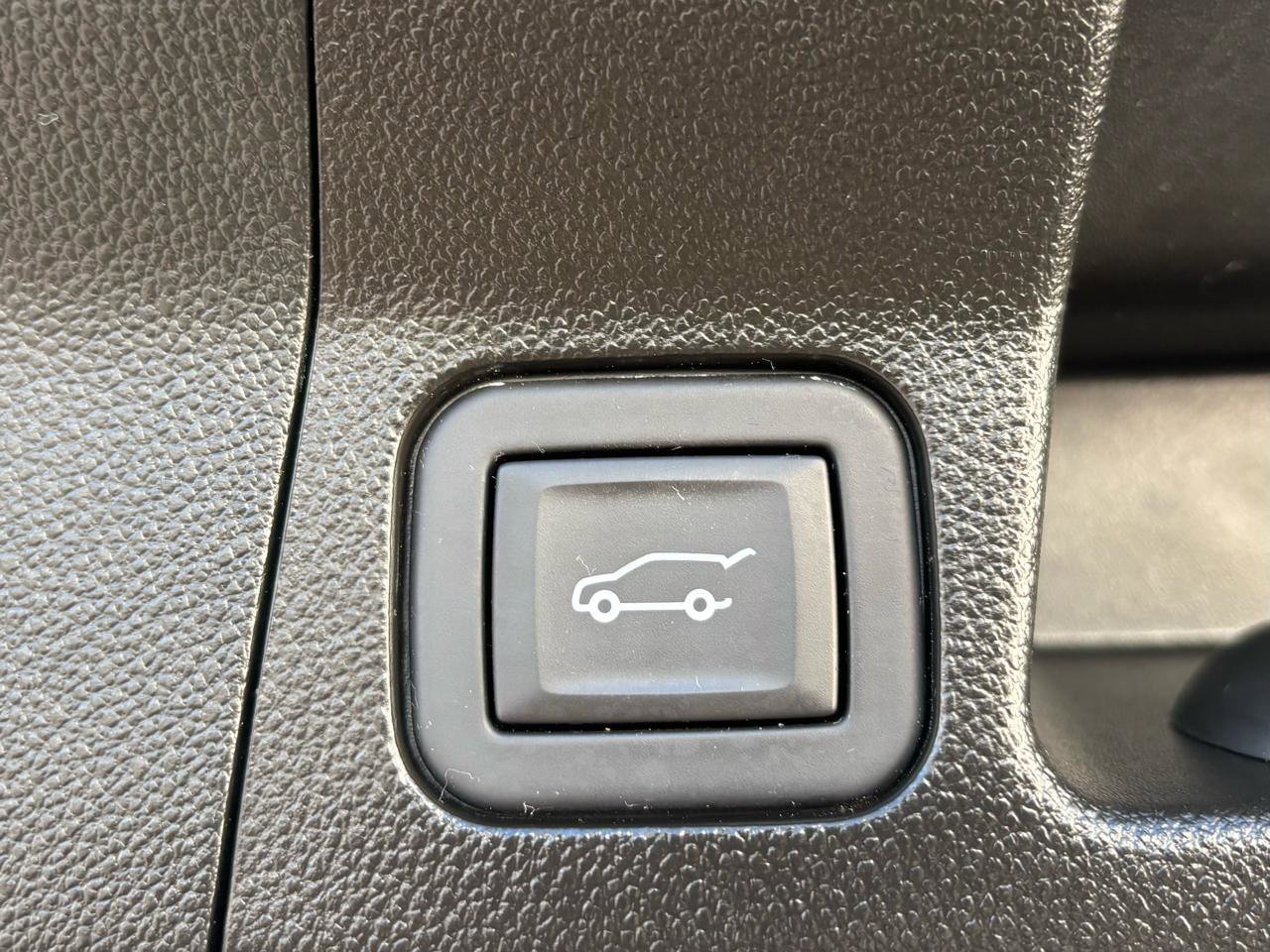 Used 2023 GMC Acadia SLT w/ Elevation Edition image 40