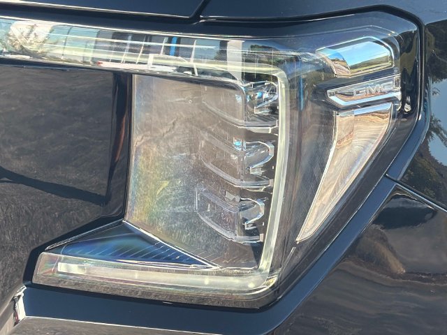 Used 2023 GMC Yukon AT4 w/ AT4 Premium Plus Package AWD/4WD image 10