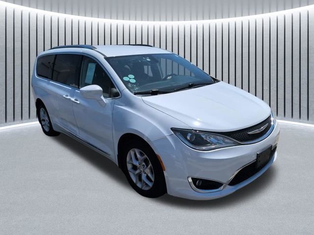 Used 2019 Chrysler Pacifica Touring-L w/ Tire & Wheel Group FWD video 1