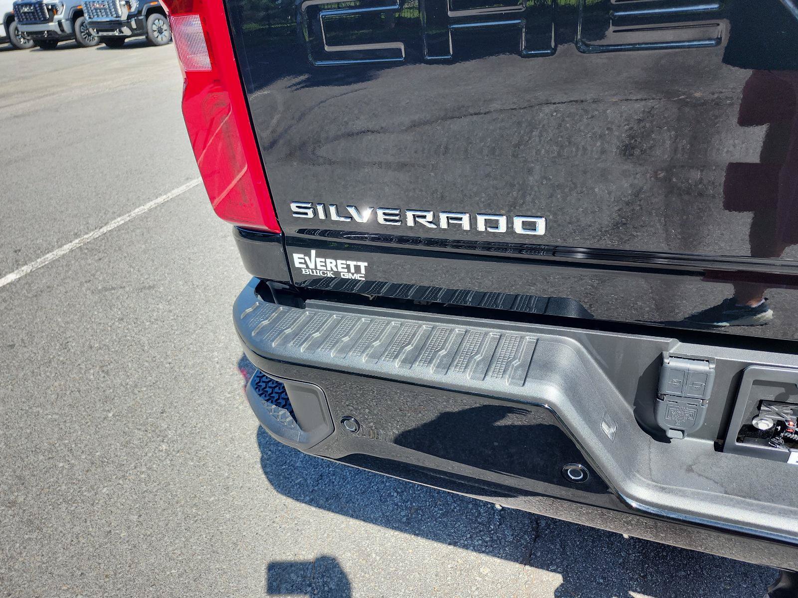 Used 2024 Chevrolet Silverado 3500 High Country w/ High Country Premium Package AWD/4WD image 4