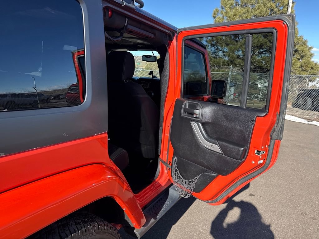 Used 2015 Jeep Wrangler Unlimited Sahara w/ Connectivity Group image 24