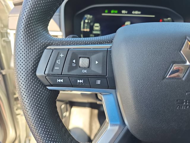 Used 2023 Mitsubishi Outlander 4WD Plug-In Hybrid image 18