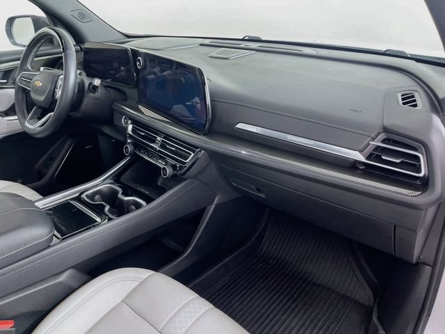 Used 2025 Chevrolet Traverse High Country FWD image 32