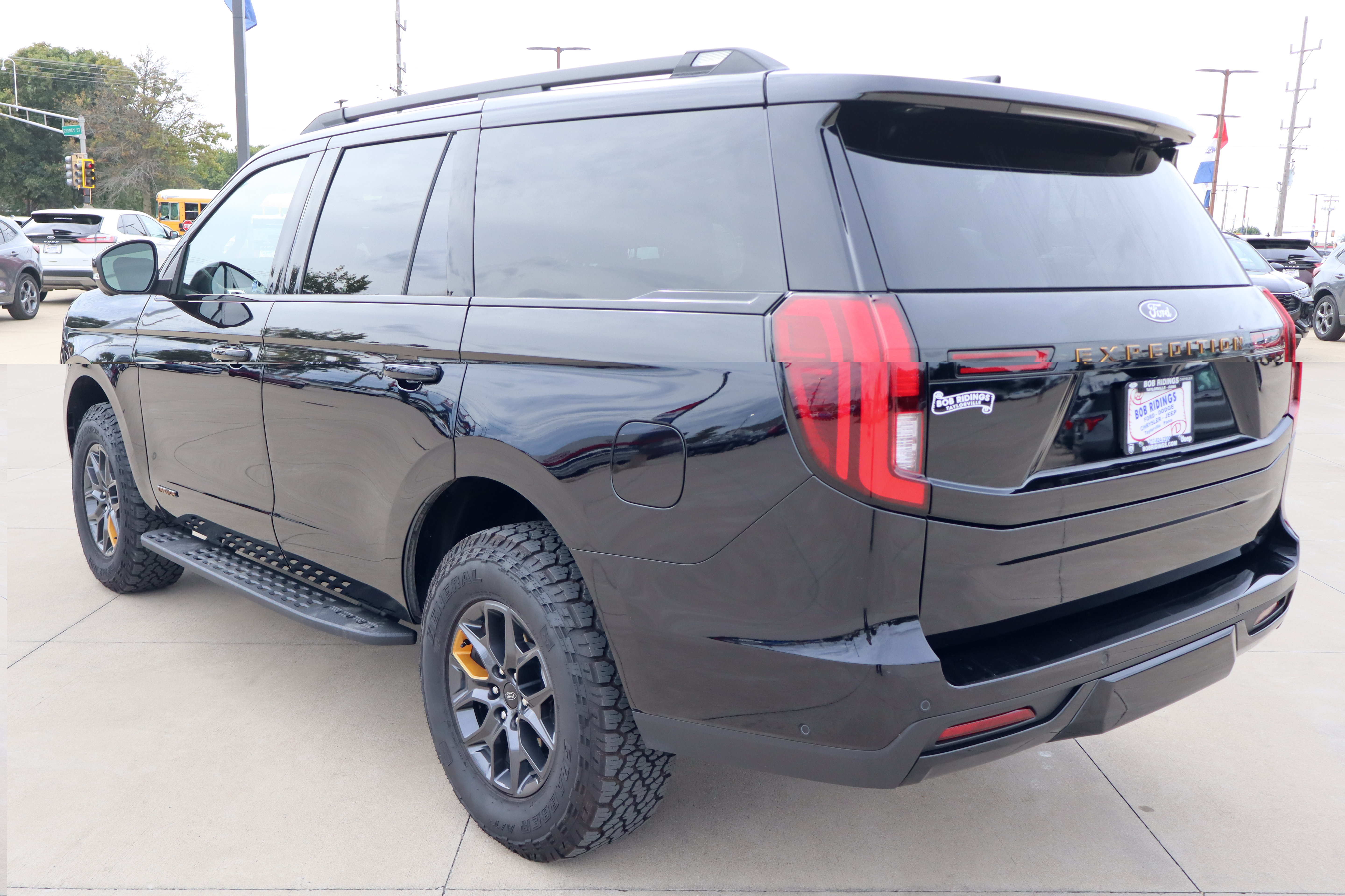 Used 2025 Ford Expedition Tremor AWD/4WD image 8