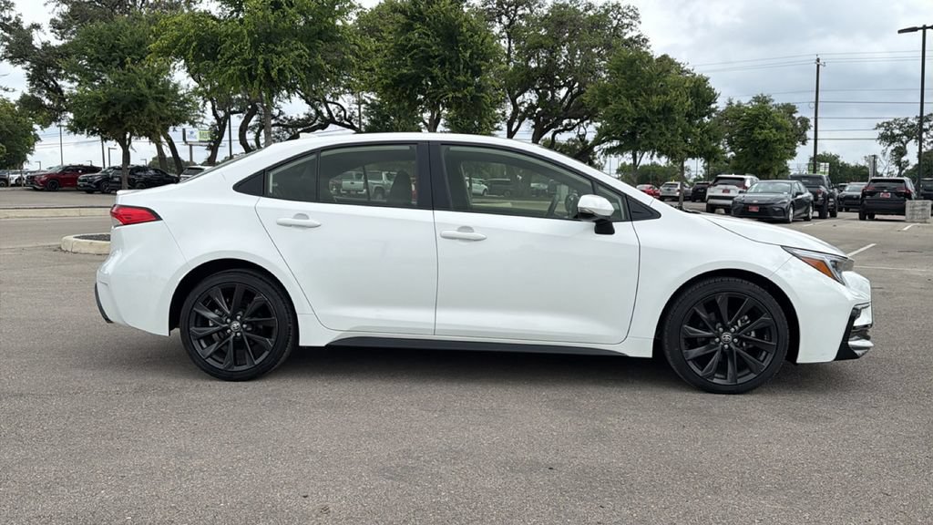 Certified 2025 Toyota Corolla SE FWD image 4