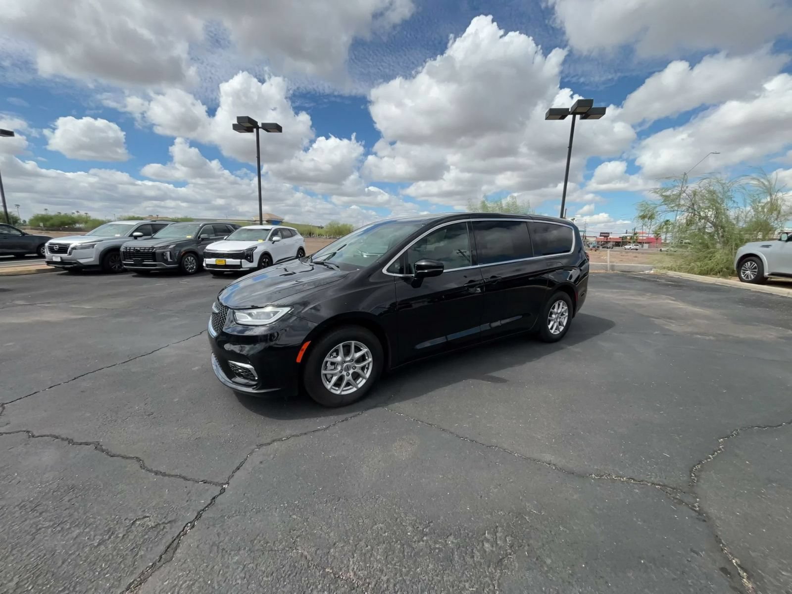 Used 2025 Chrysler Pacifica Select FWD image 7