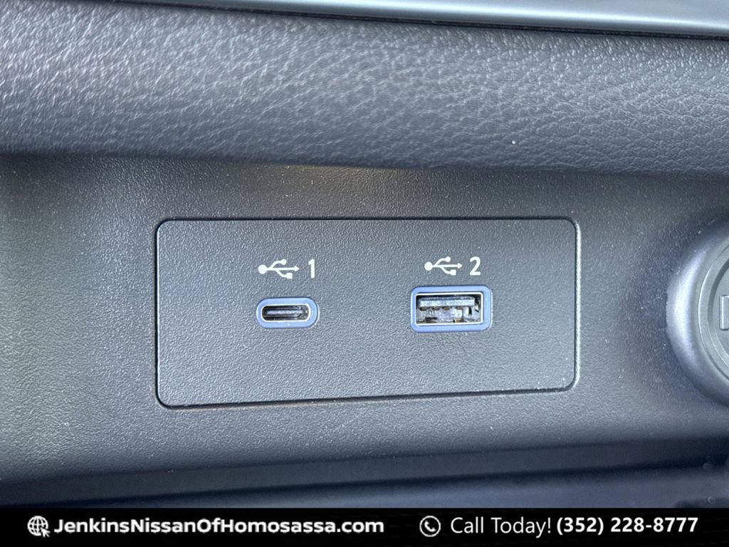 Certified 2022 Nissan Rogue SV FWD image 32