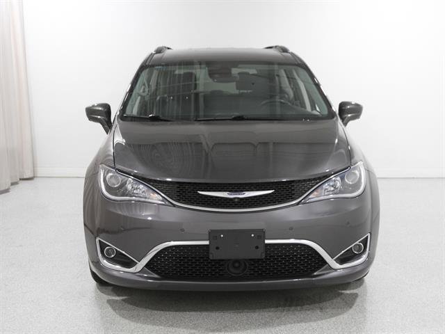 Used 2019 Chrysler Pacifica Touring-L w/ Advanced Safetytec Group image 2