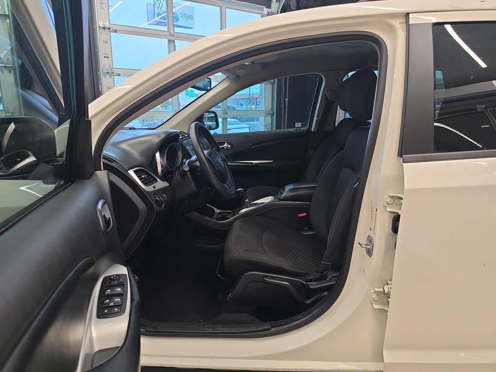 Used 2020 Dodge Journey SE w/ Blacktop Package FWD image 13